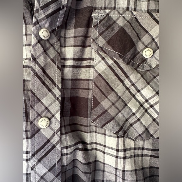 Men’s Dickies Button-Up - Picture 2 of 3